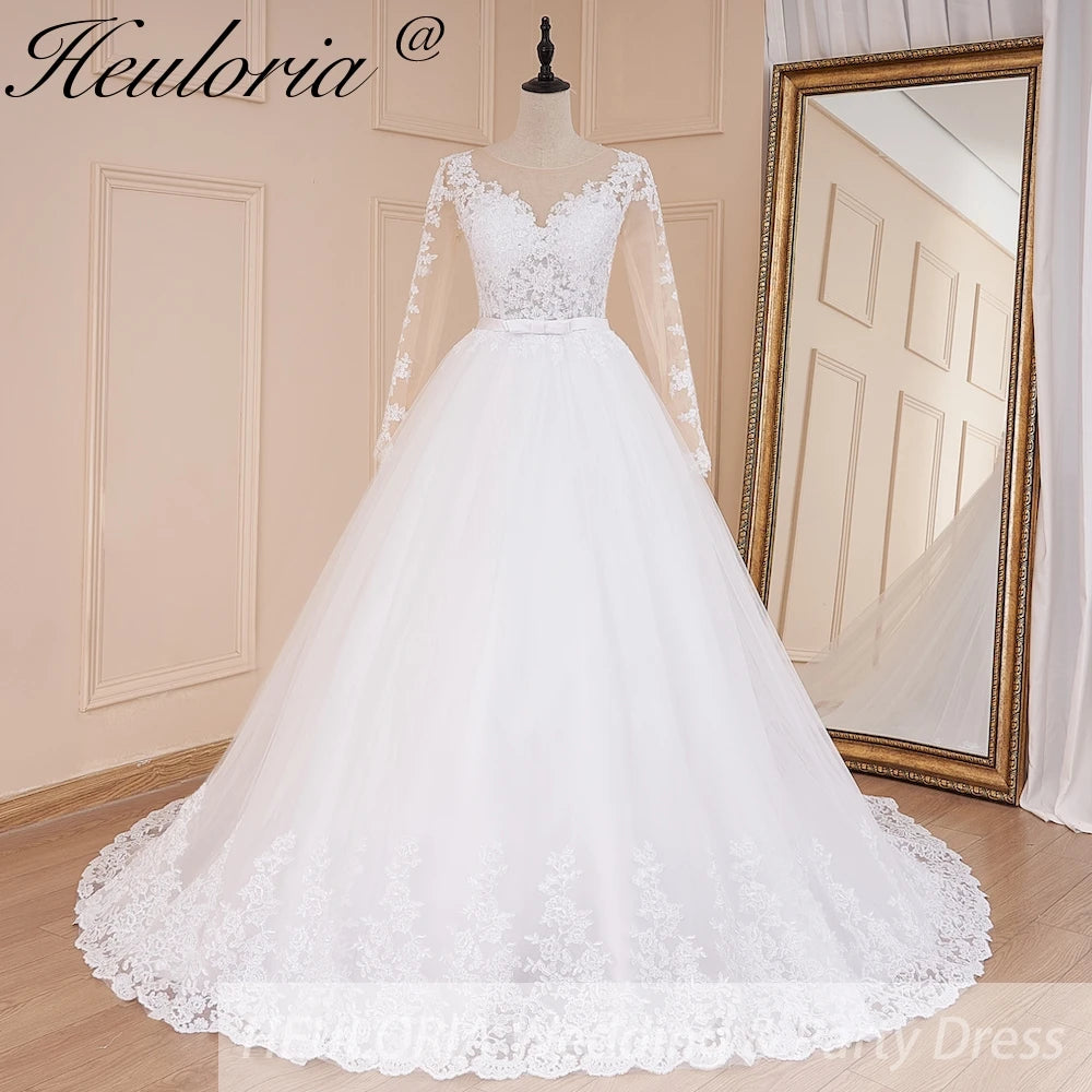 Robe de mariée princesse, robe de bal, manches longues, col en V