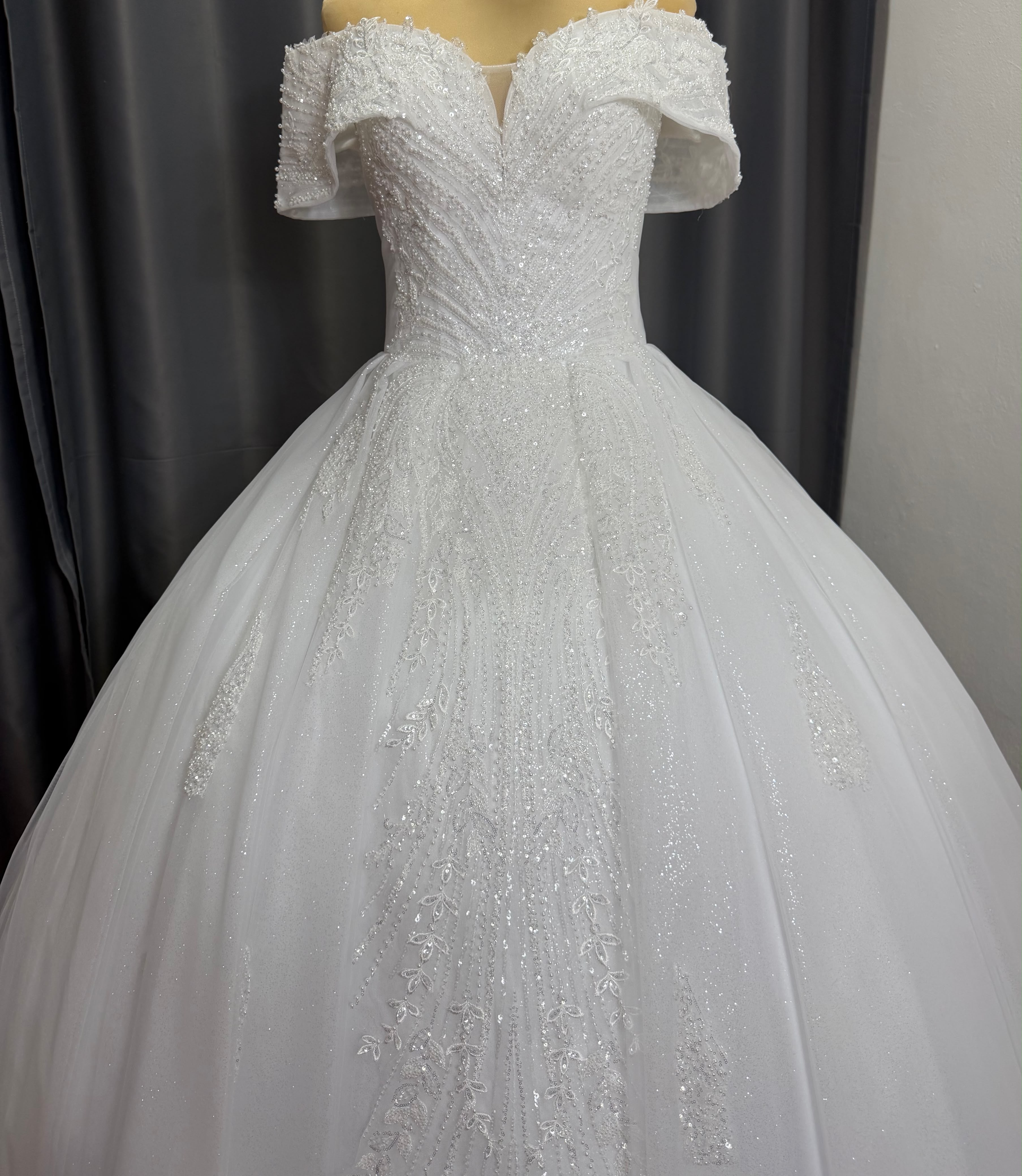 Heuloria Luxury Glitter Tulle Ball Gown Wedding Dress with Sweetheart Off Shoulder Corset Bodice and Lace Appliques Immagine secondaria del prodotto