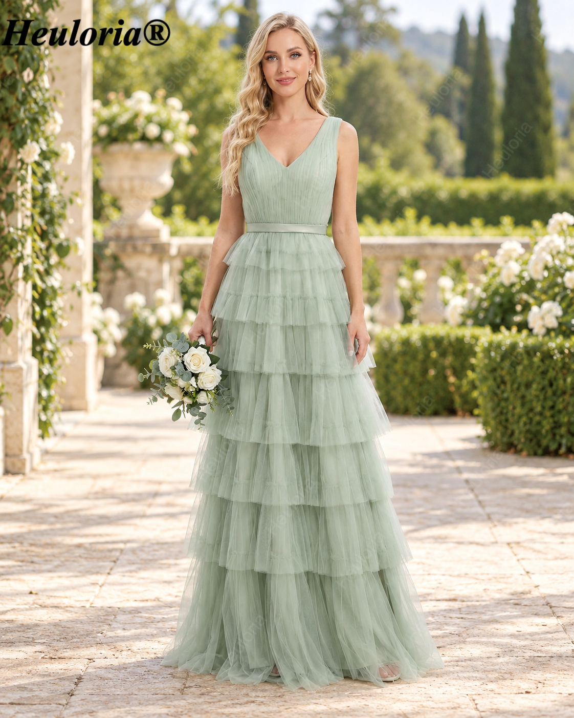 HEULORIA Dusty Sage V-Neck Tiered Tulle A-Line Bridesmaid Dress – ED-267 Immagine principale del prodotto