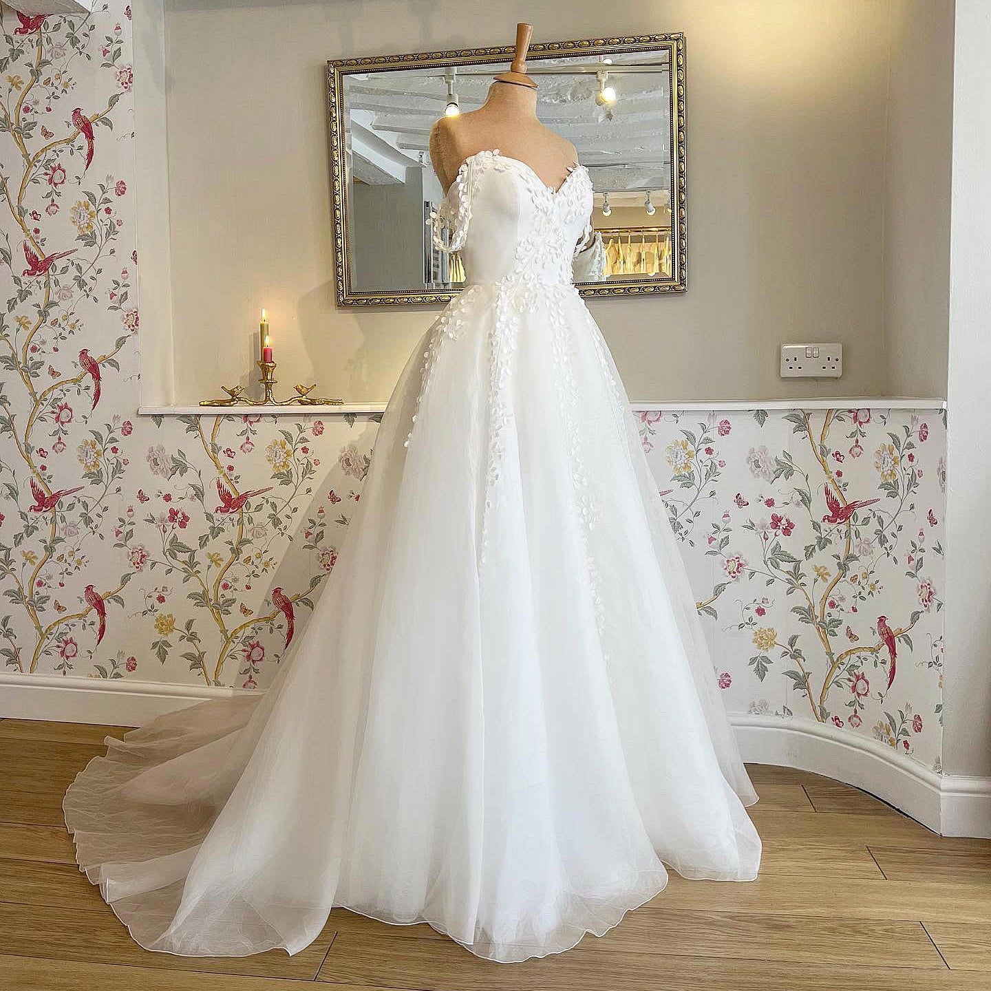 HEULORIA Illusion Off The Shoulder A-Line Wedding Dresses Appliques Lace Country Bridal Gowns Robe De Mariée Customized AL-QK1