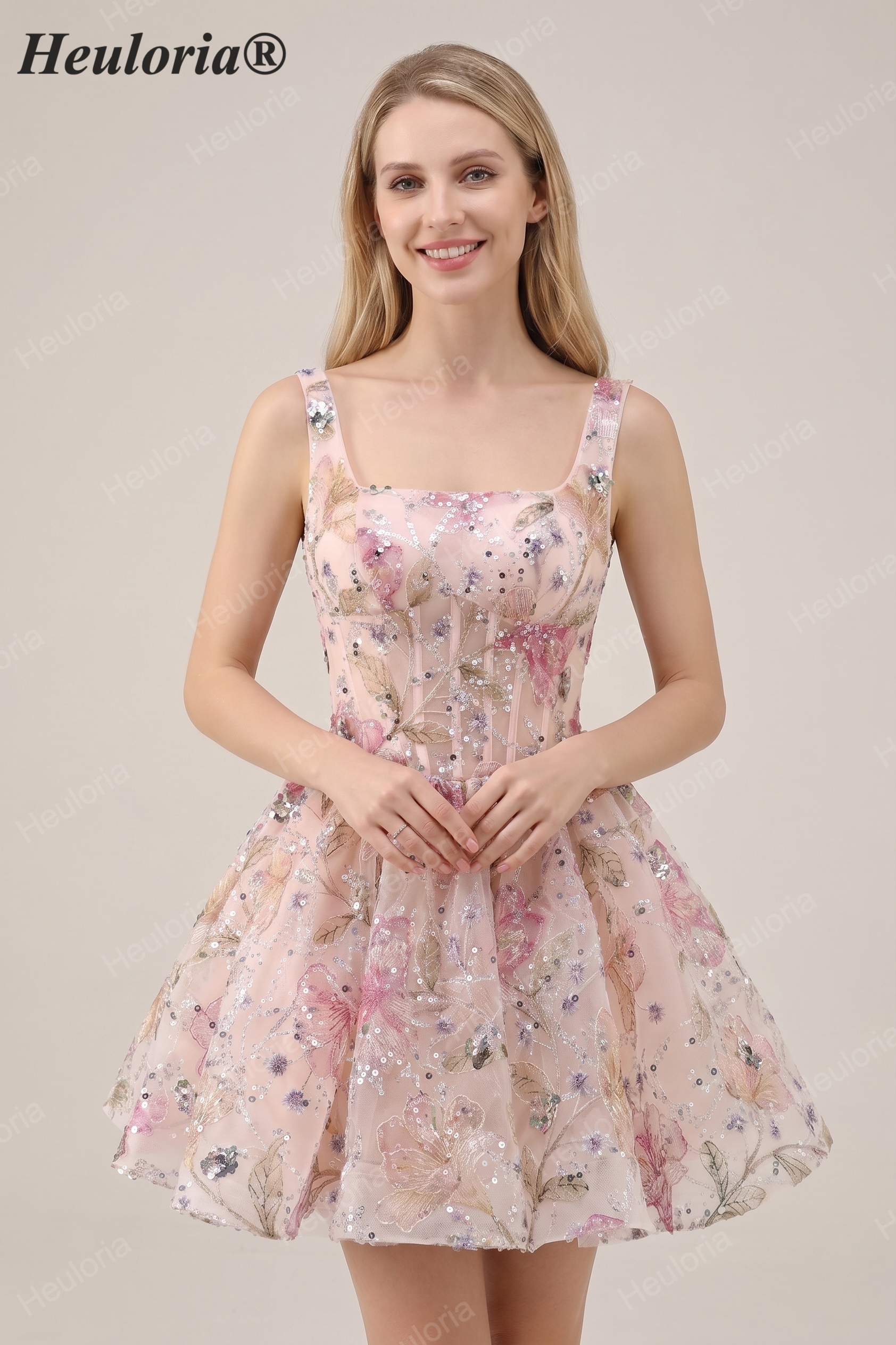 HEULORIA Sparkly Floral Embroidered Mini Homecoming Dress with Corset Bodice and Lace-up Back ED-598 Imagen principal del producto