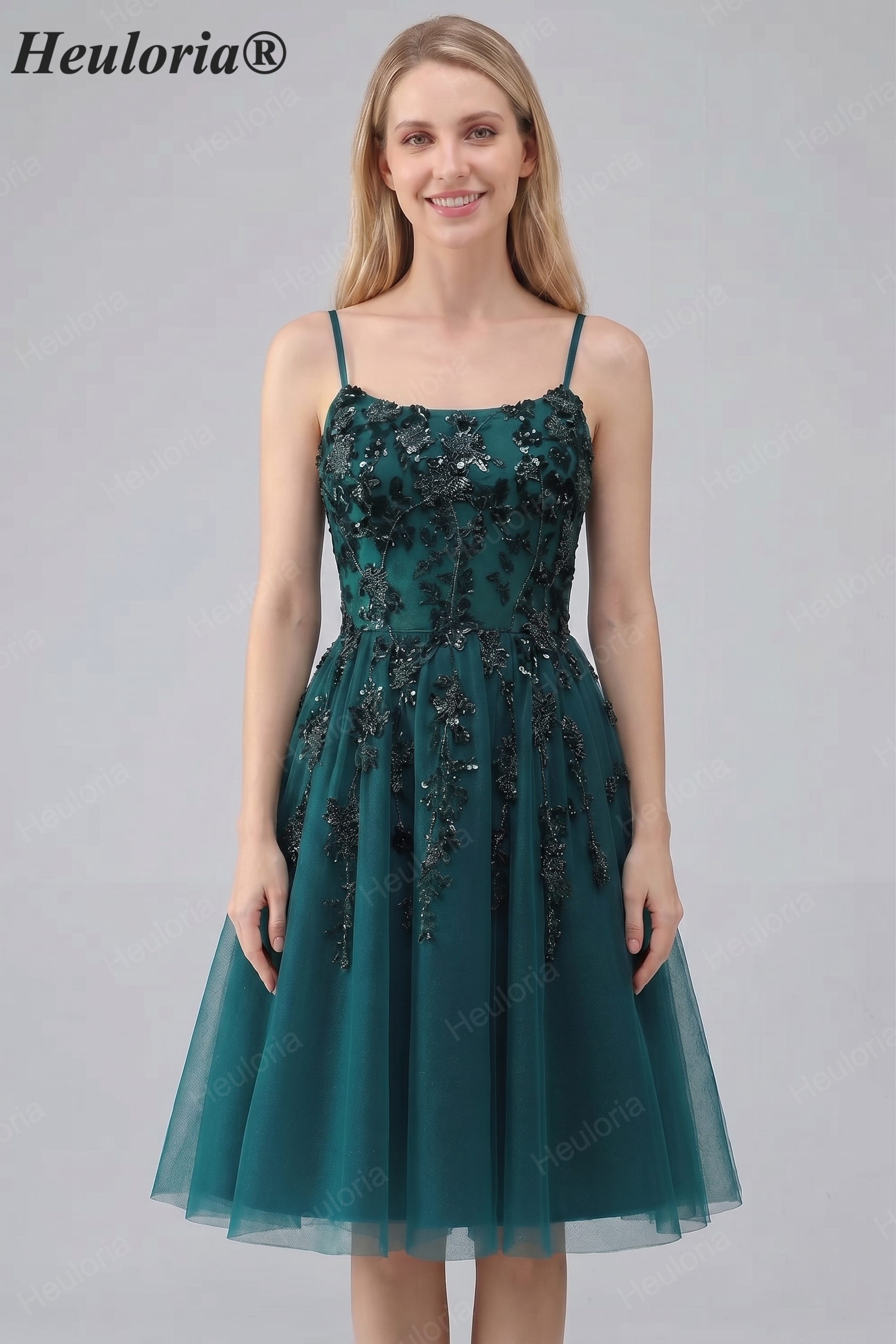 HEULORIA Sparkly Dark Green Short Prom Dress - Square Neck A-Line Tulle Homecoming Gown with Lace Appliqués ED-300 Immagine principale del prodotto