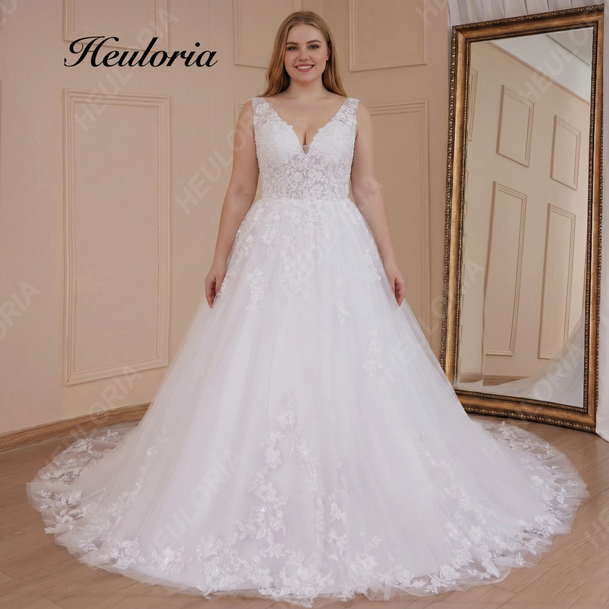 Sparkling Lace A-Line Wedding Dress with Cathedral Train - bridal gown view 3 Immagine principale del prodotto