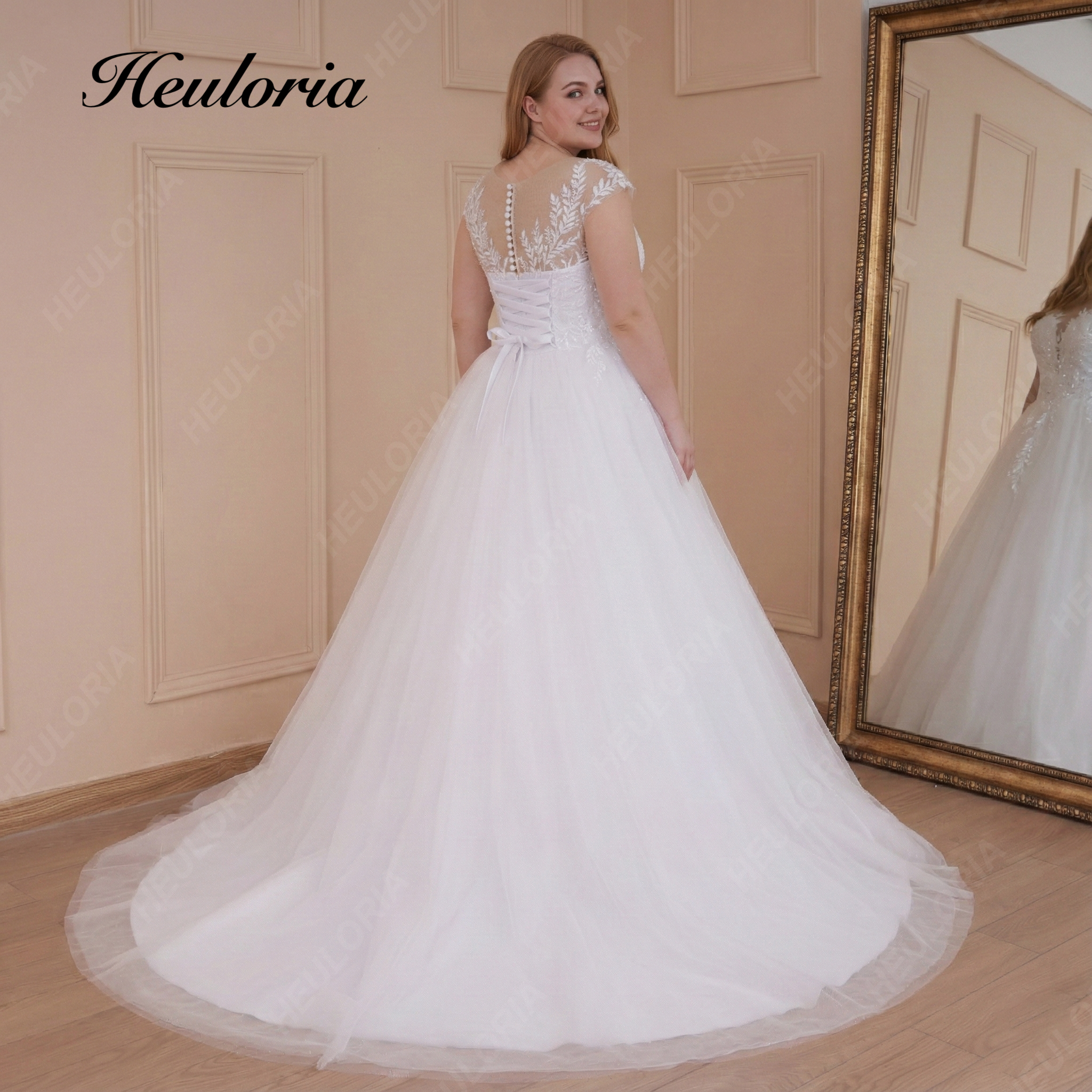 Heuloria Romantic Lace A-Line Wedding Dress with Illusion Neckline and Delicate Cap Sleeves AL-526 Image secondaire du produit