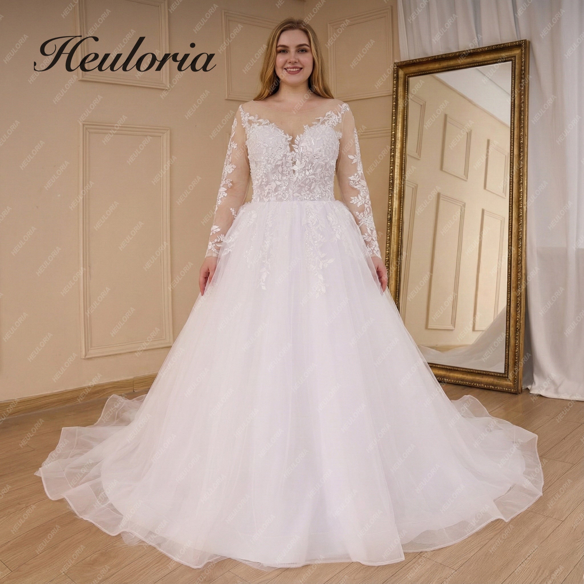 HEULORIA Illusion Deep V-Neck Lace Wedding Dress - Elegant Long Sleeve Ball Gown with Button Back AL-824 Immagine principale del prodotto