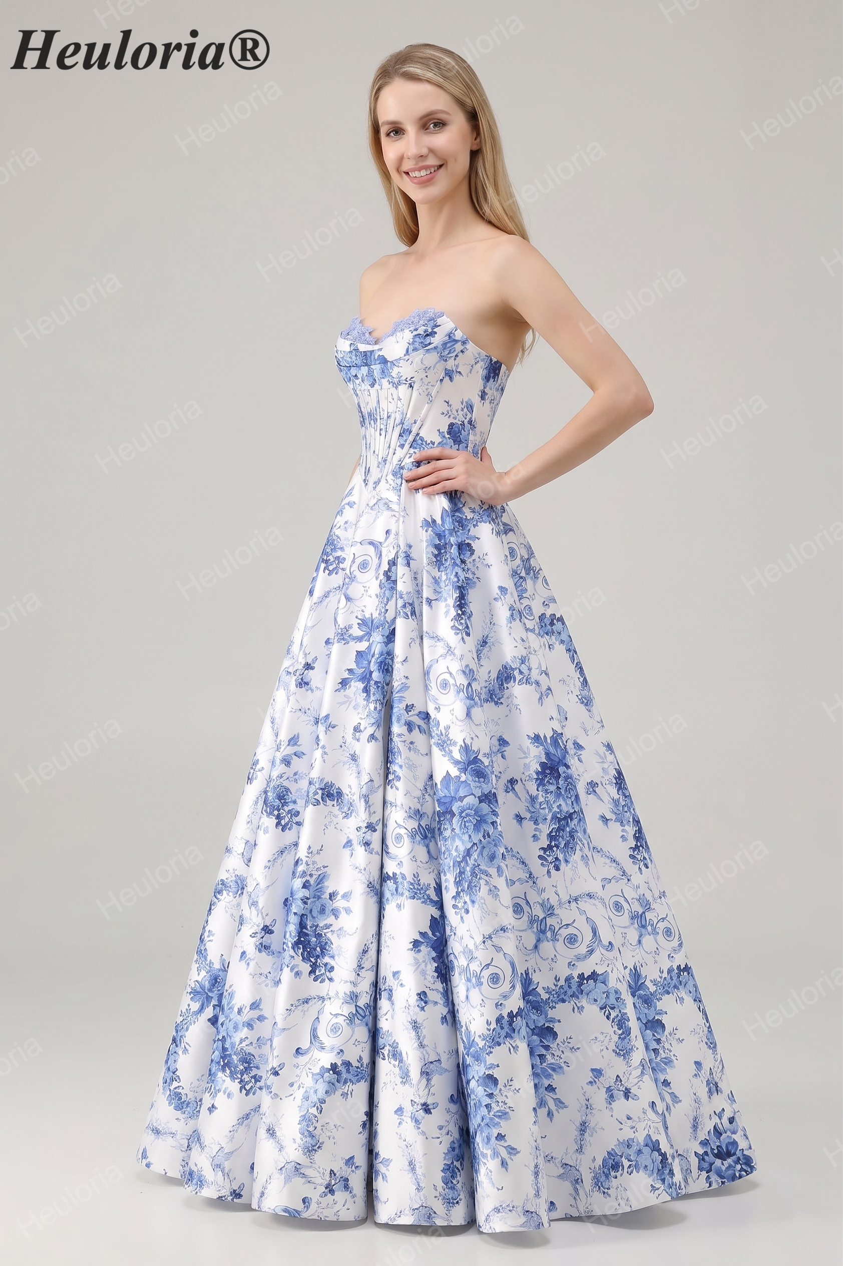 Heuloria Elegant Toile de Jouy Blue and White Porcelain Print A-Line Prom Dress with High Slit & Corset Bodice ED-513 Imagen secundaria del producto