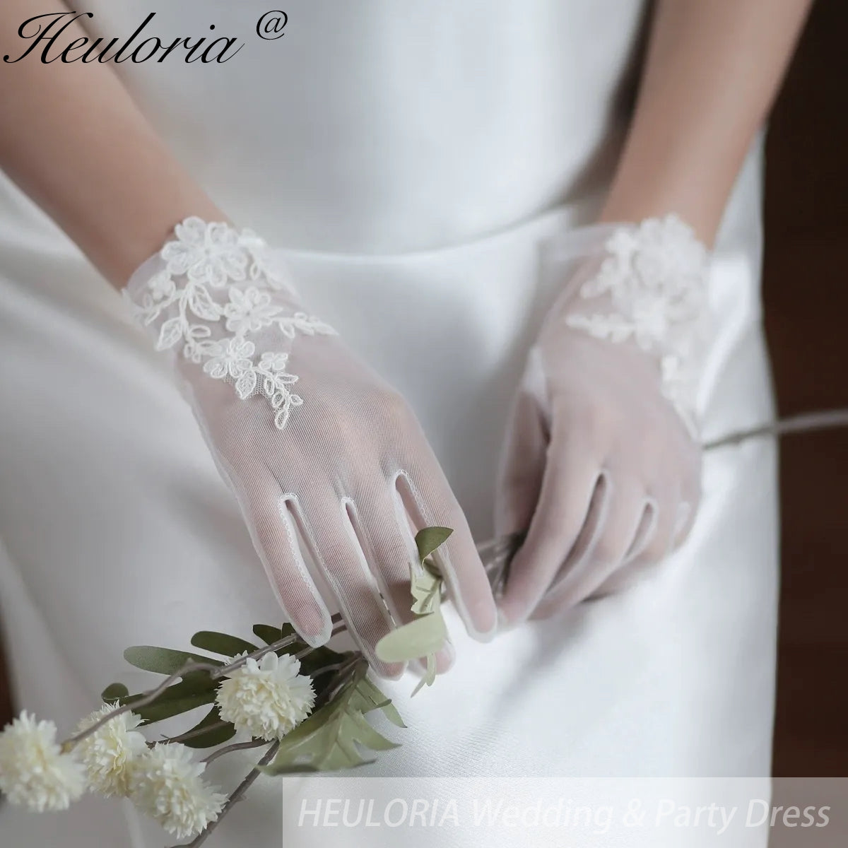 Fingertips Classic Length Tulle Bridal Gloves With Lace GL-07 Image secondaire du produit