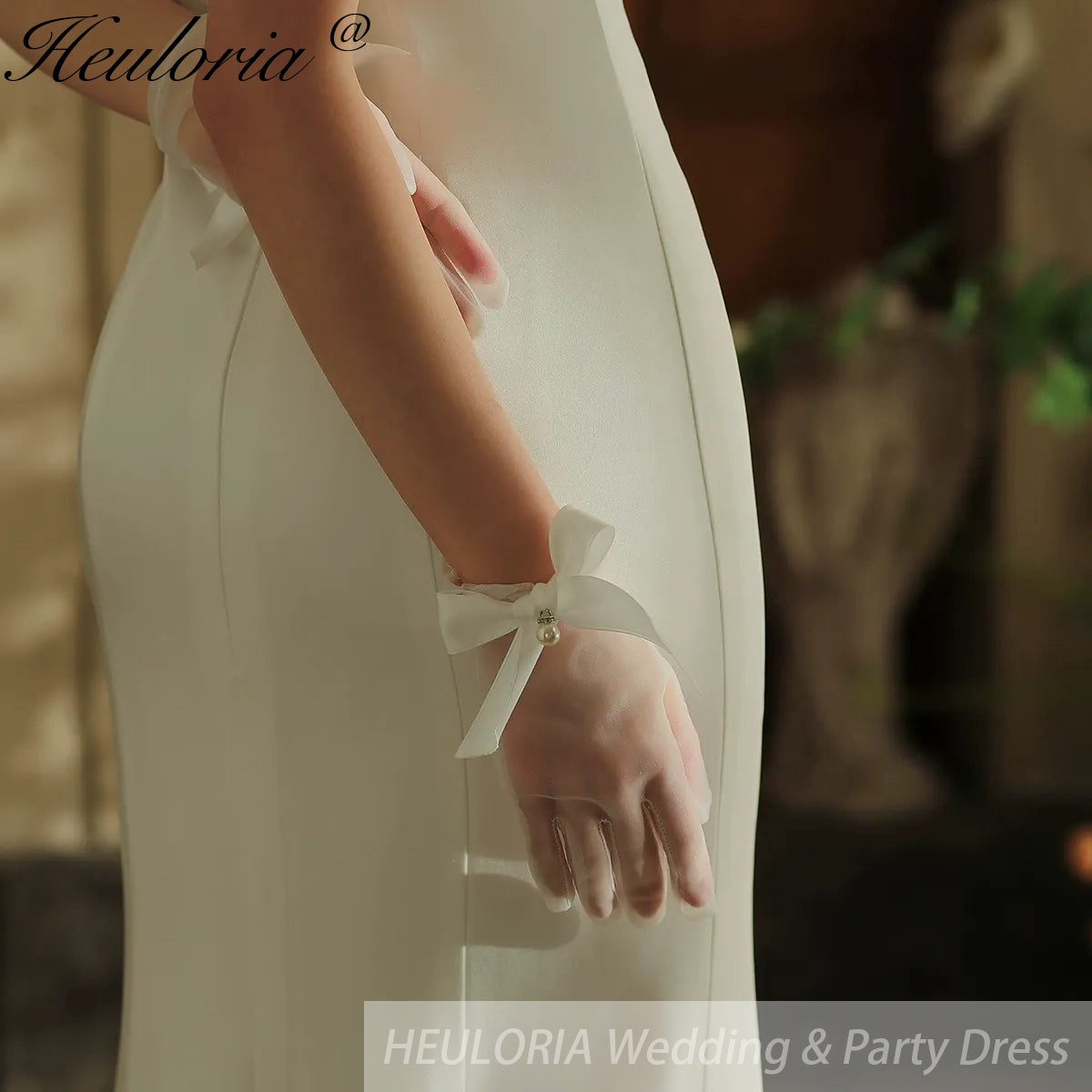 Fingertips Classic Length Tulle Bridal Gloves With satin bow GL-10