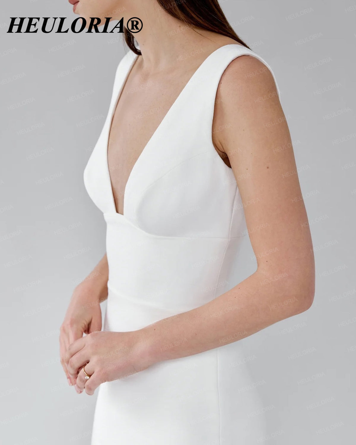 HEULORIA Minimalist Deep V-Neck Mermaid Wedding Dress with Detachable Pearl Sleeves ME-151