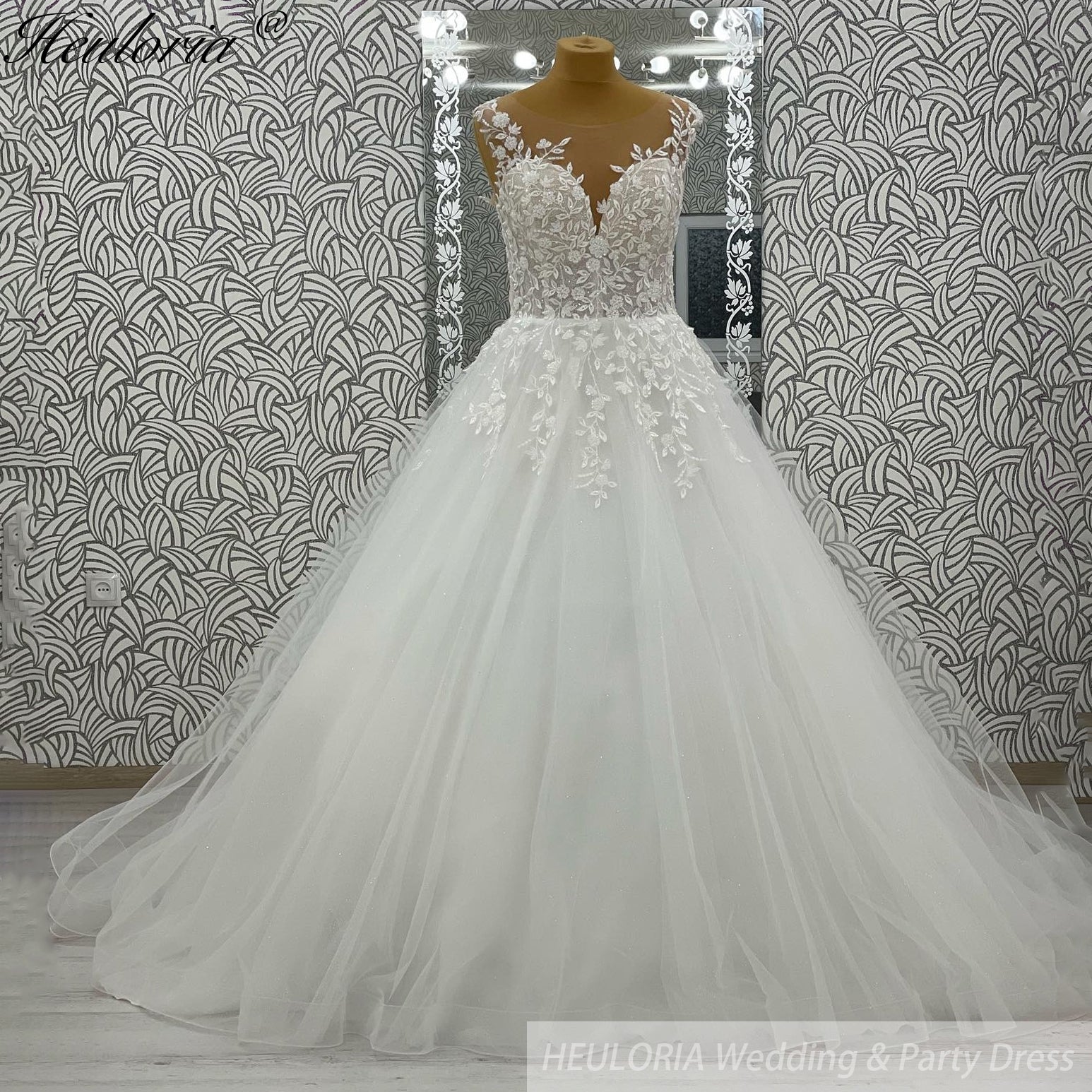 HEULORIA V Neck Sleeveless A line Wedding Dress Boho Lace Appliques Tulle Long Bridal Gowns Backless Vestidos de Novia Customized AL-1099 Main image